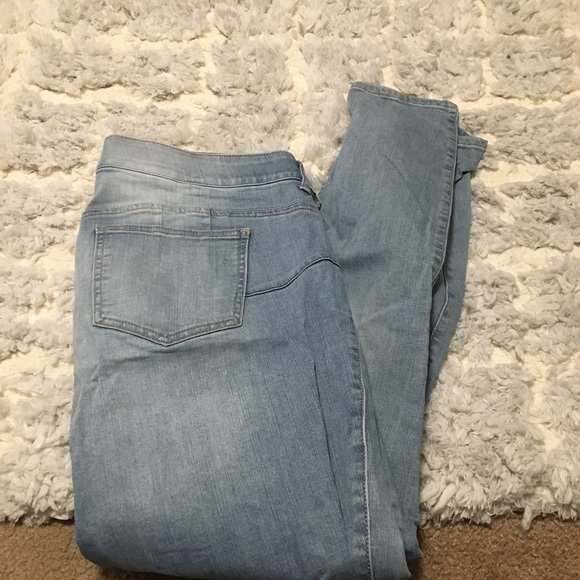 Distressed torrid 20R bombshell skinny jeans - Picture 2 of 5